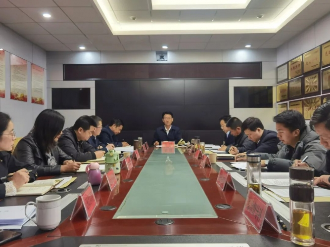 市委政法委召開月調(diào)度評議工作會(huì)議